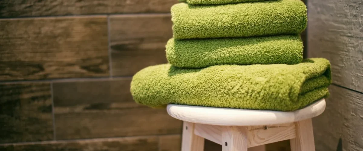 pourquoi serviettes bain deviennent elles reches apres lavage