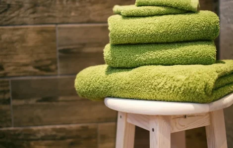 pourquoi serviettes bain deviennent elles reches apres lavage